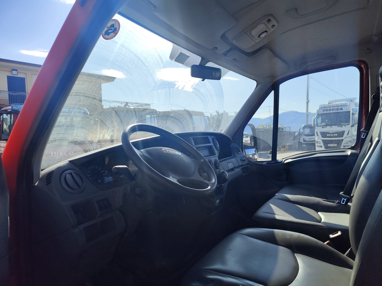 Малотоннажный самосвал IVECO DAILY 35C13: фото 9