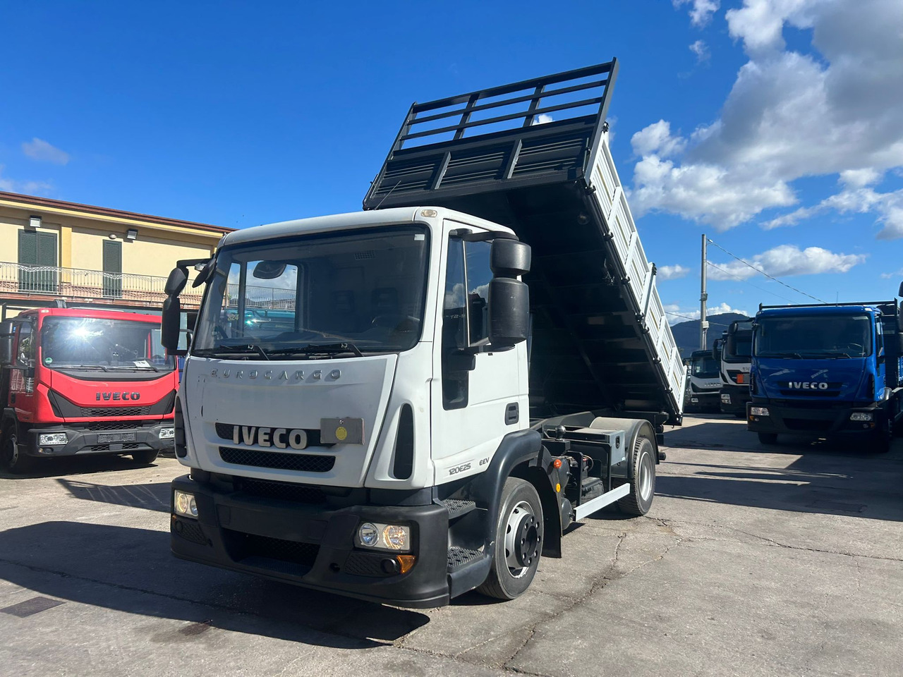 IVECO EUROCARGO 120E25 - Самосвал: фото 4 IVECO EUROCARGO 120E25 - Самосвал: фото 4