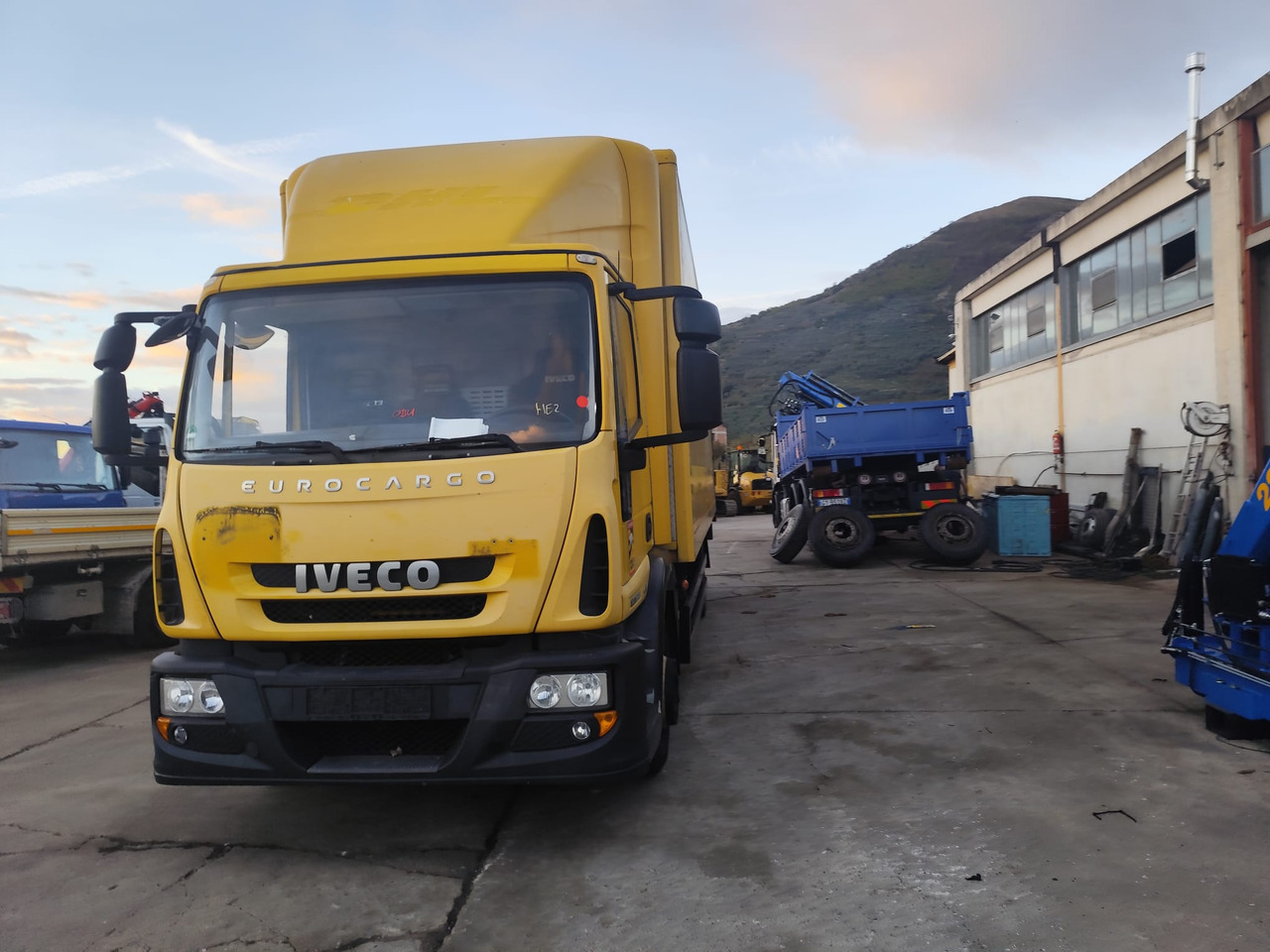 IVECO EUROCARGO 120E28P - Грузовик-шасси: фото 4 IVECO EUROCARGO 120E28P - Грузовик-шасси: фото 4