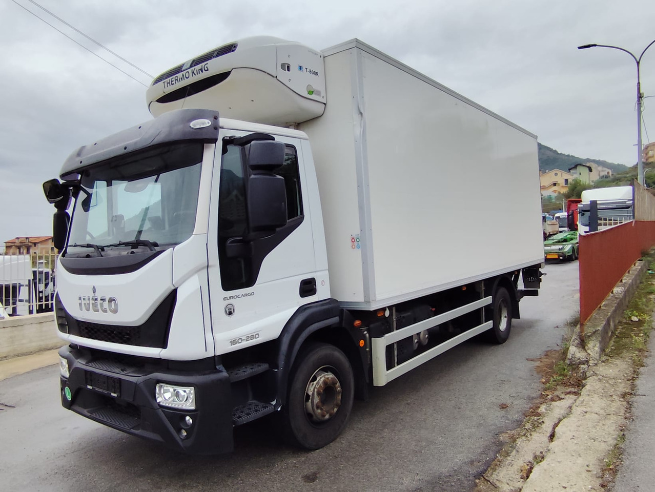 IVECO EUROCARGO 160-280 - Грузовик с закрытым кузовом, Автоманипулятор: фото 1 IVECO EUROCARGO 160-280 - Грузовик с закрытым кузовом, Автоманипулятор: фото 1