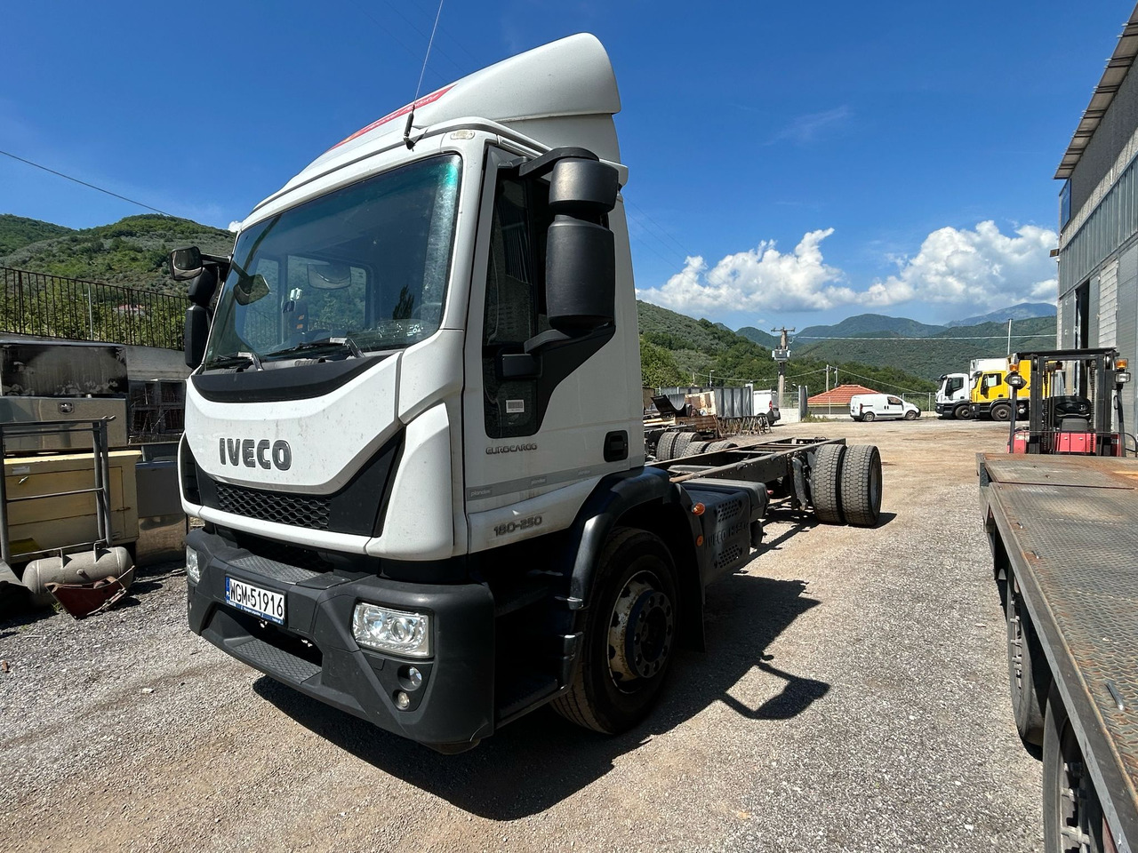 IVECO EUROCARGO 180-250 - Грузовик-шасси, Автоманипулятор: фото 1 IVECO EUROCARGO 180-250 - Грузовик-шасси, Автоманипулятор: фото 1