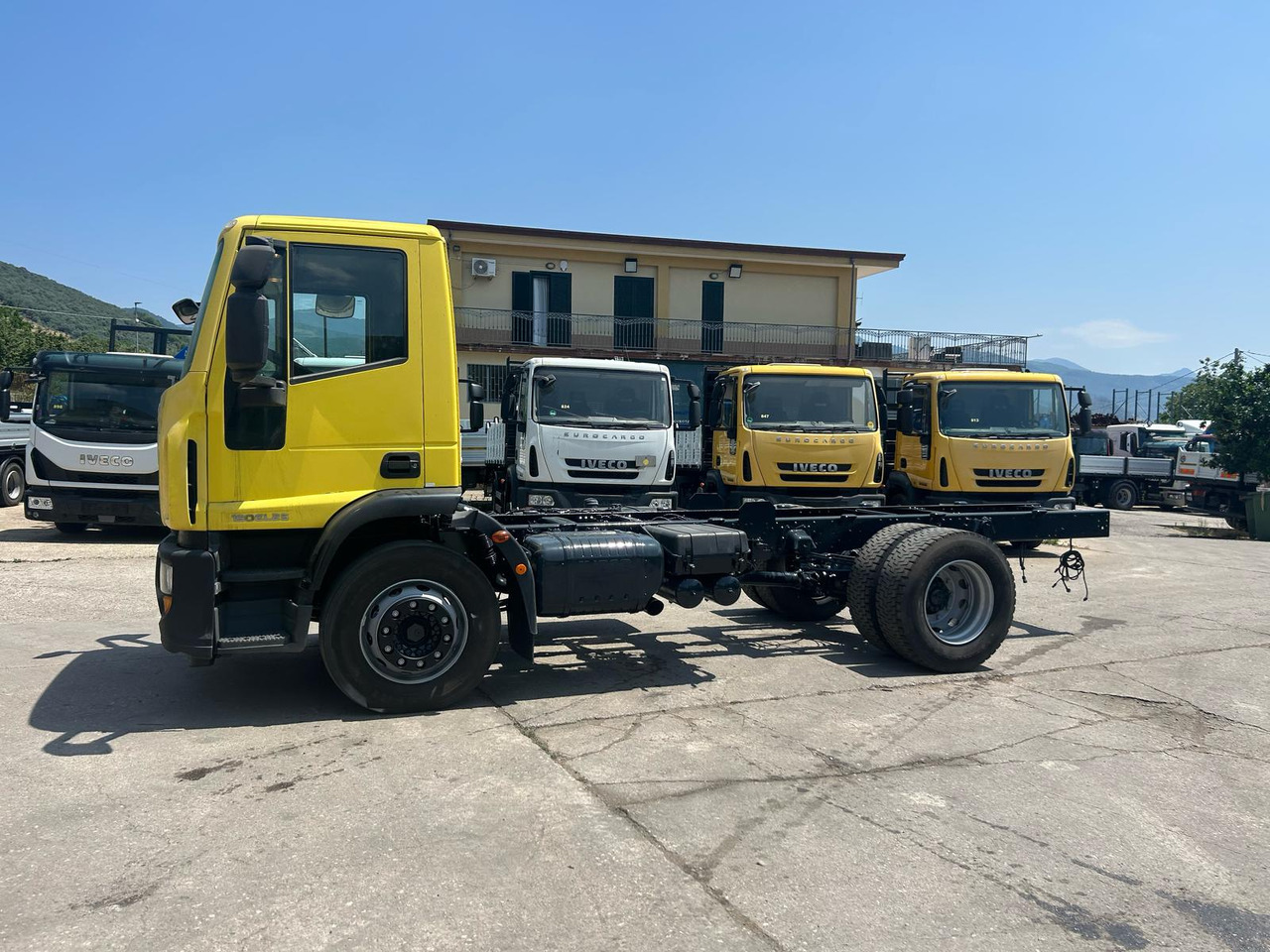 IVECO EUROCARGO 190EL25 - Грузовик-шасси: фото 2 IVECO EUROCARGO 190EL25 - Грузовик-шасси: фото 2