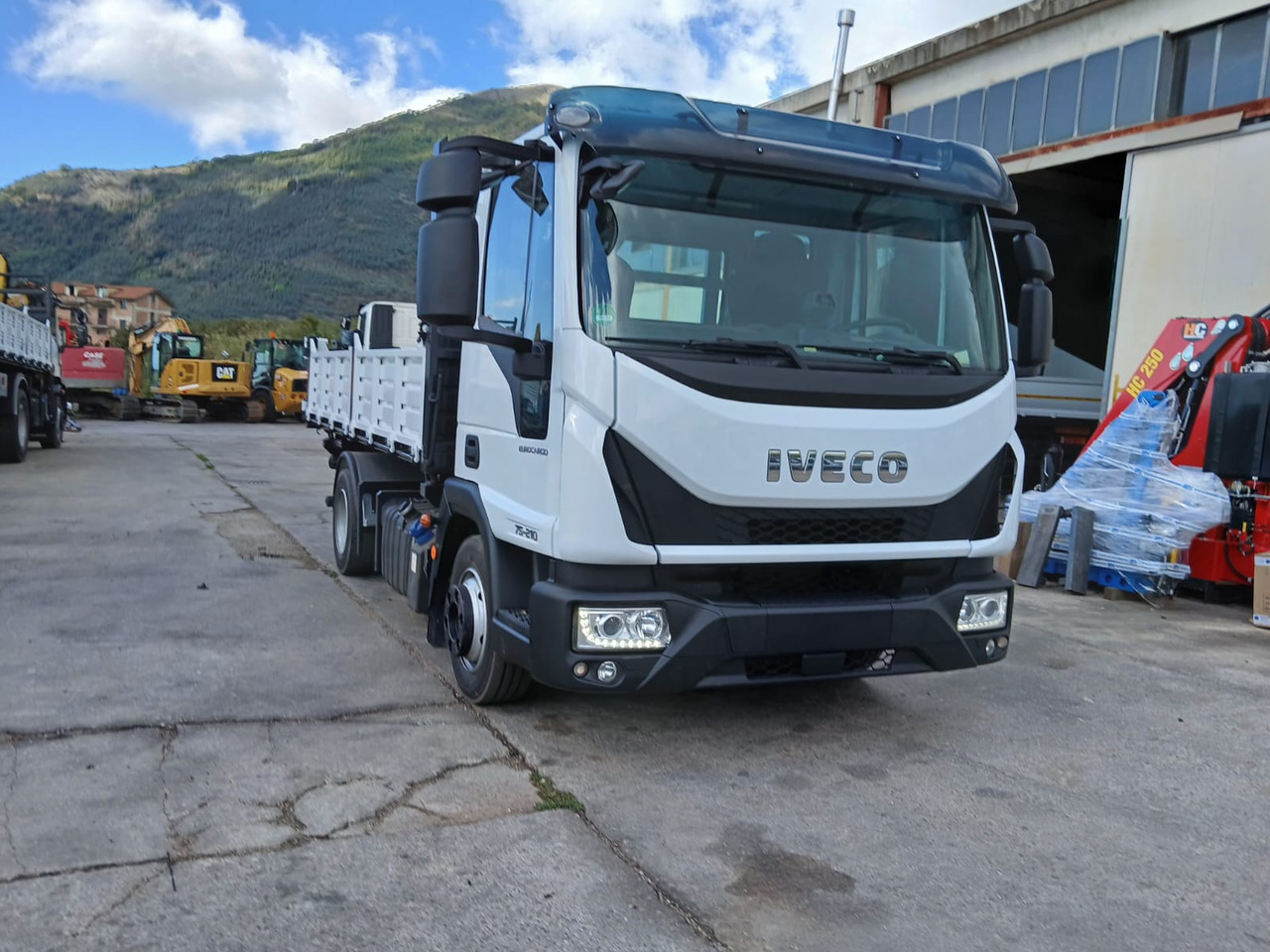 IVECO EUROCARGO 75-210 - Самосвал: фото 3 IVECO EUROCARGO 75-210 - Самосвал: фото 3