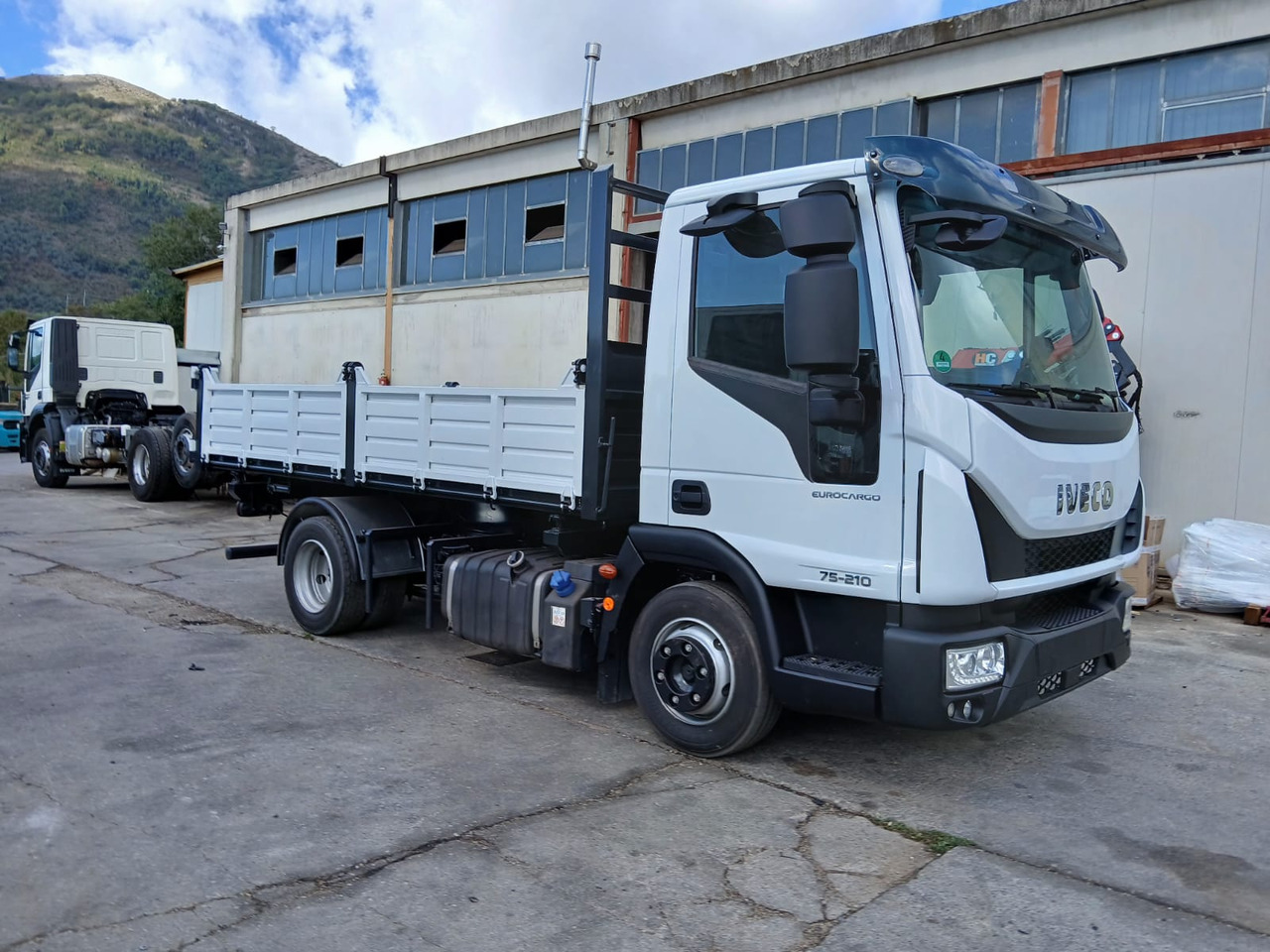 IVECO EUROCARGO 75-210 - Самосвал: фото 1 IVECO EUROCARGO 75-210 - Самосвал: фото 1
