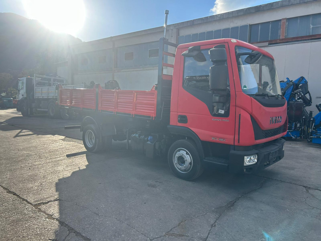 IVECO EUROCARGO 80-190 - Самосвал: фото 3 IVECO EUROCARGO 80-190 - Самосвал: фото 3