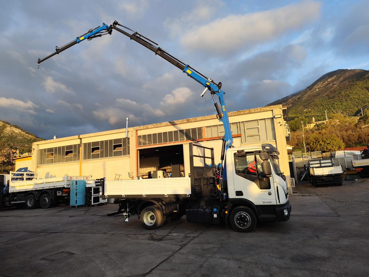 Автоманипулятор, Самосвал IVECO EUROCARGO 80-210: фото 31 Автоманипулятор, Самосвал IVECO EUROCARGO 80-210: фото 31