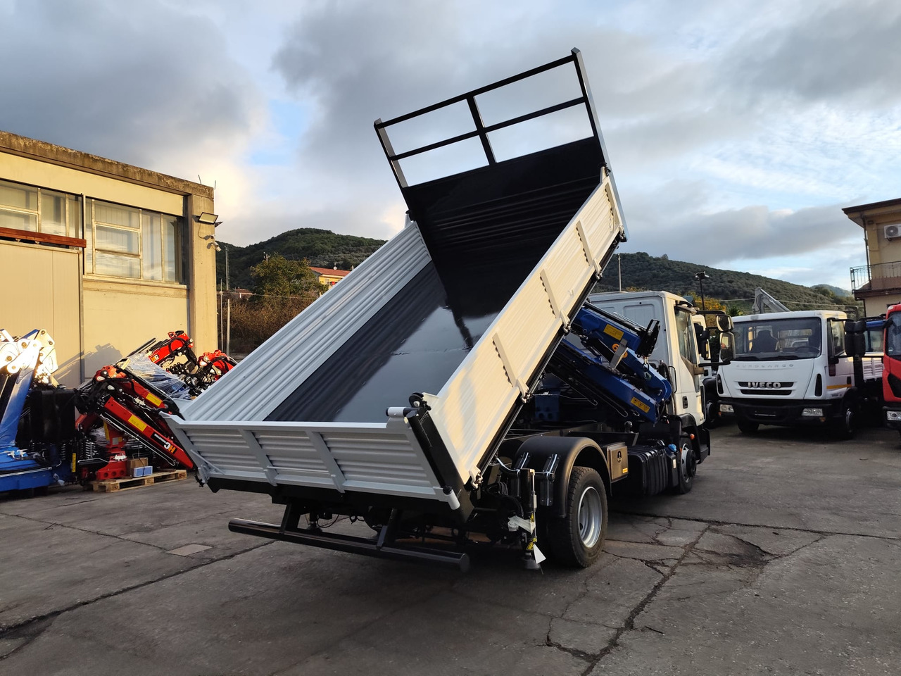 Автоманипулятор, Самосвал IVECO EUROCARGO 80-210: фото 6 Автоманипулятор, Самосвал IVECO EUROCARGO 80-210: фото 6