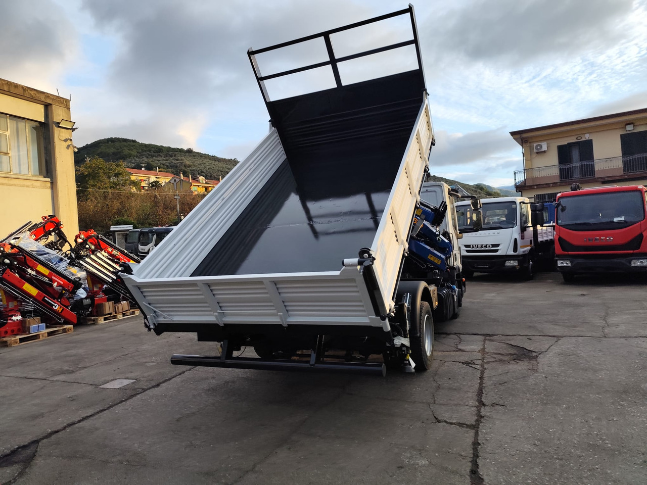 IVECO EUROCARGO 80-210 - Автоманипулятор, Самосвал: фото 5 IVECO EUROCARGO 80-210 - Автоманипулятор, Самосвал: фото 5