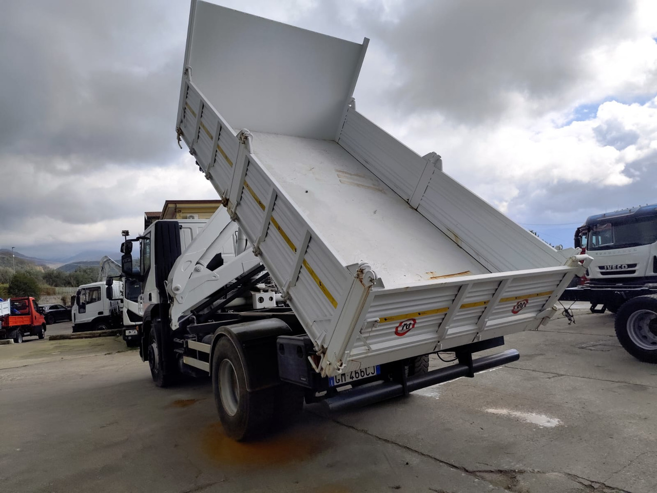 Фото интерьера 2: Автоманипулятор, Самосвал IVECO STRALIS AD 190S31P Фото интерьера 2: Автоманипулятор, Самосвал IVECO STRALIS AD 190S31P