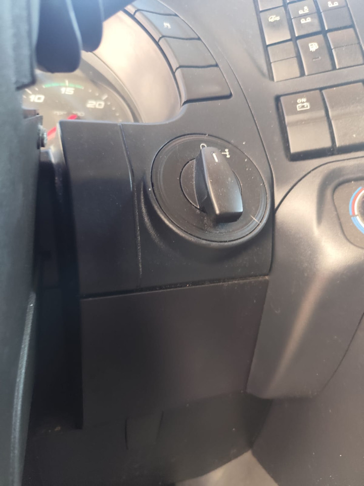 IVECO STRALIS AD 260S31 XP - Грузовик-шасси: фото 5 IVECO STRALIS AD 260S31 XP - Грузовик-шасси: фото 5