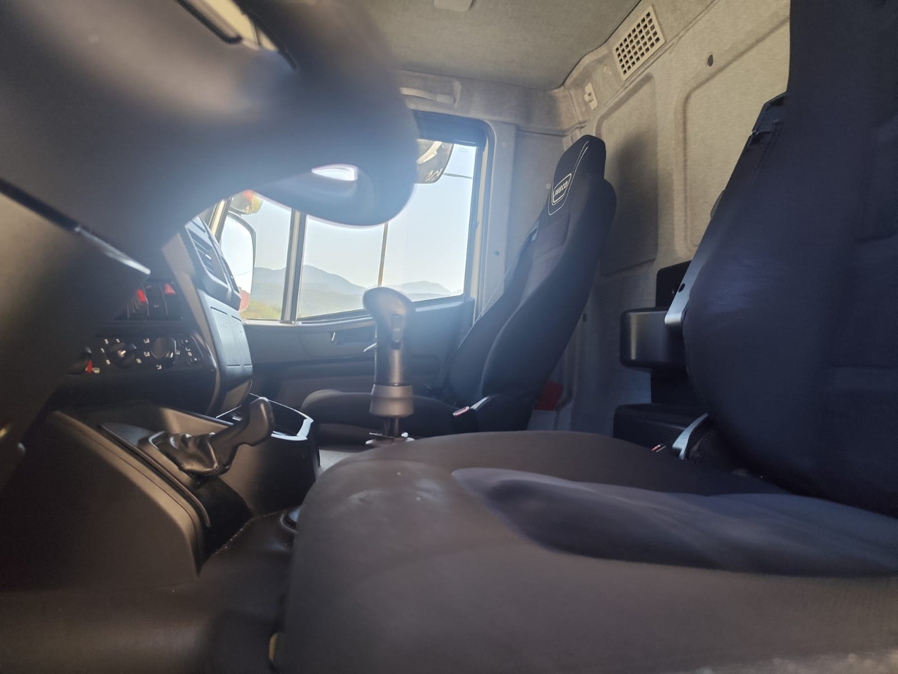 IVECO STRALIS AD 260S31 XP - Грузовик-шасси: фото 3 IVECO STRALIS AD 260S31 XP - Грузовик-шасси: фото 3