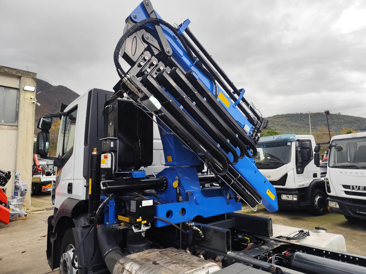 IVECO STRALIS AD 260S31 Y/P - Самосвал, Автоманипулятор: фото 4 IVECO STRALIS AD 260S31 Y/P - Самосвал, Автоманипулятор: фото 4