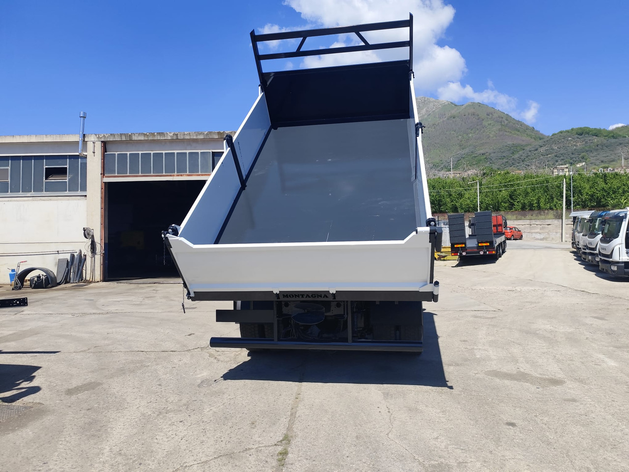 Автоманипулятор, Самосвал IVECO STRALIS CUBE 190S33: фото 8