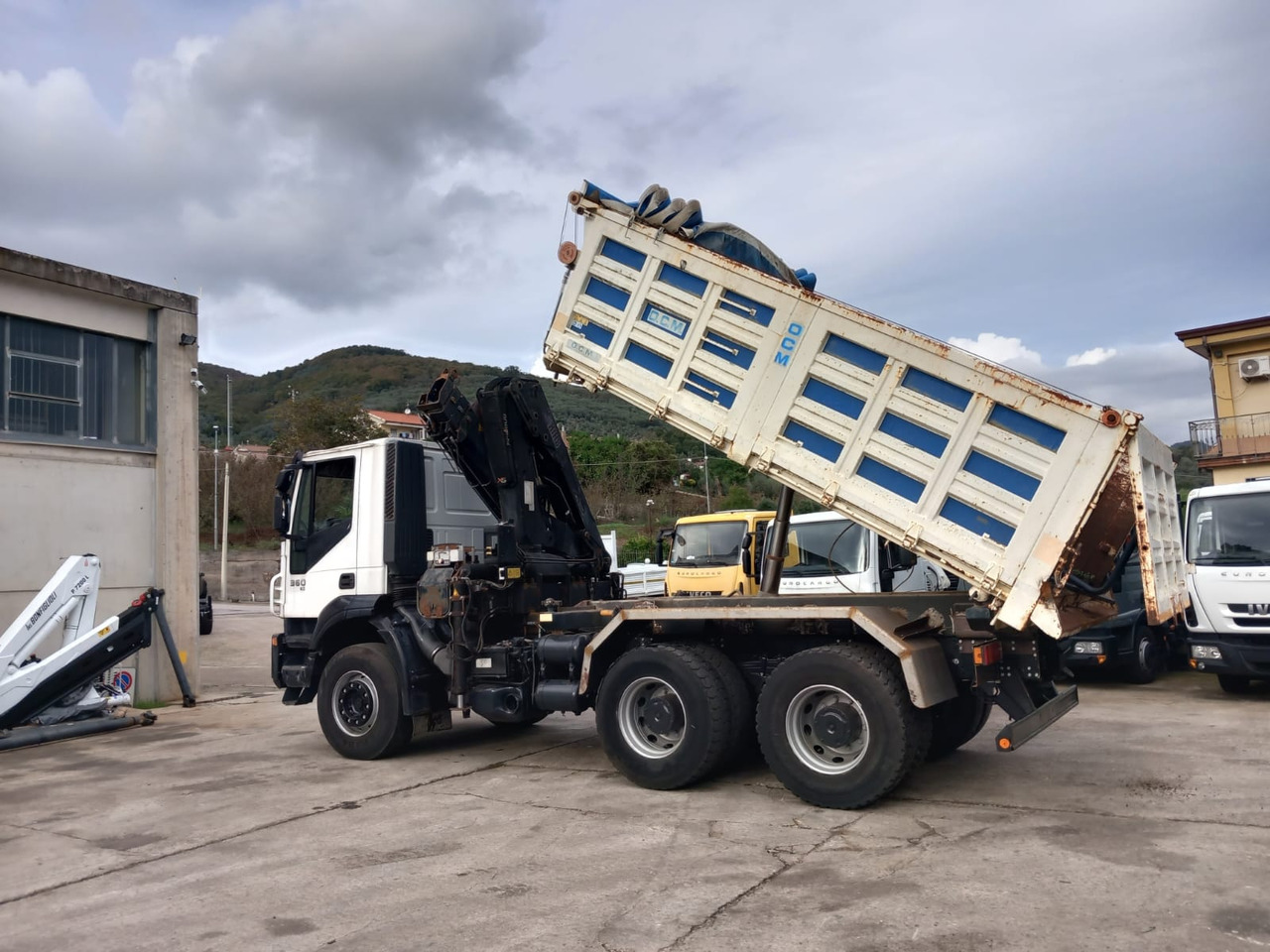 Фото интерьера 2: Автоманипулятор IVECO TRAKKER 260T36