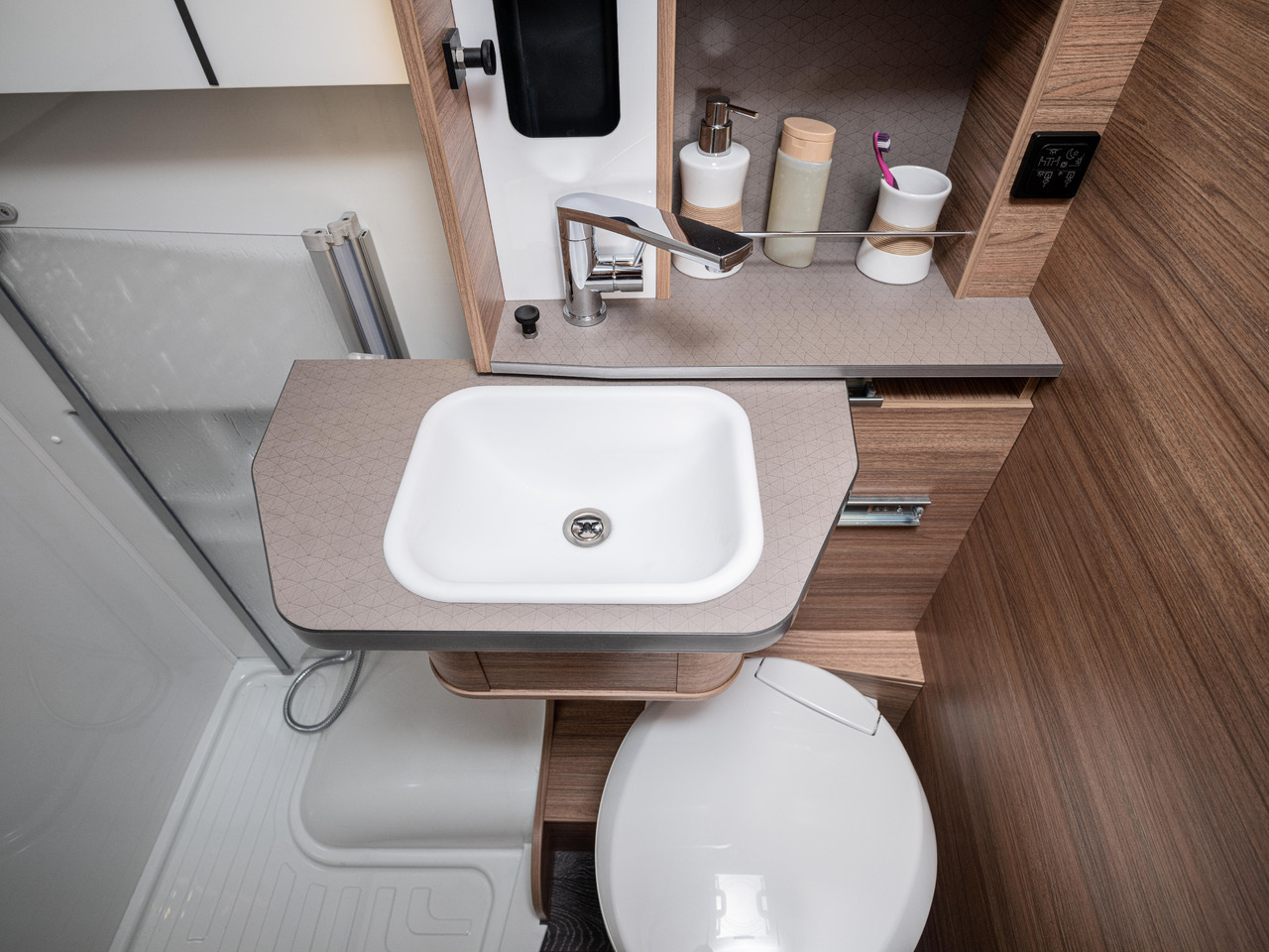 Полуинтегрированный автодом WEINSBERG X-Cursion Van 500 MQ [Edition Pepper]: фото 18