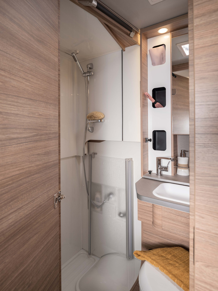 Полуинтегрированный автодом WEINSBERG X-Cursion Van 500 MQ [Edition Pepper]: фото 12