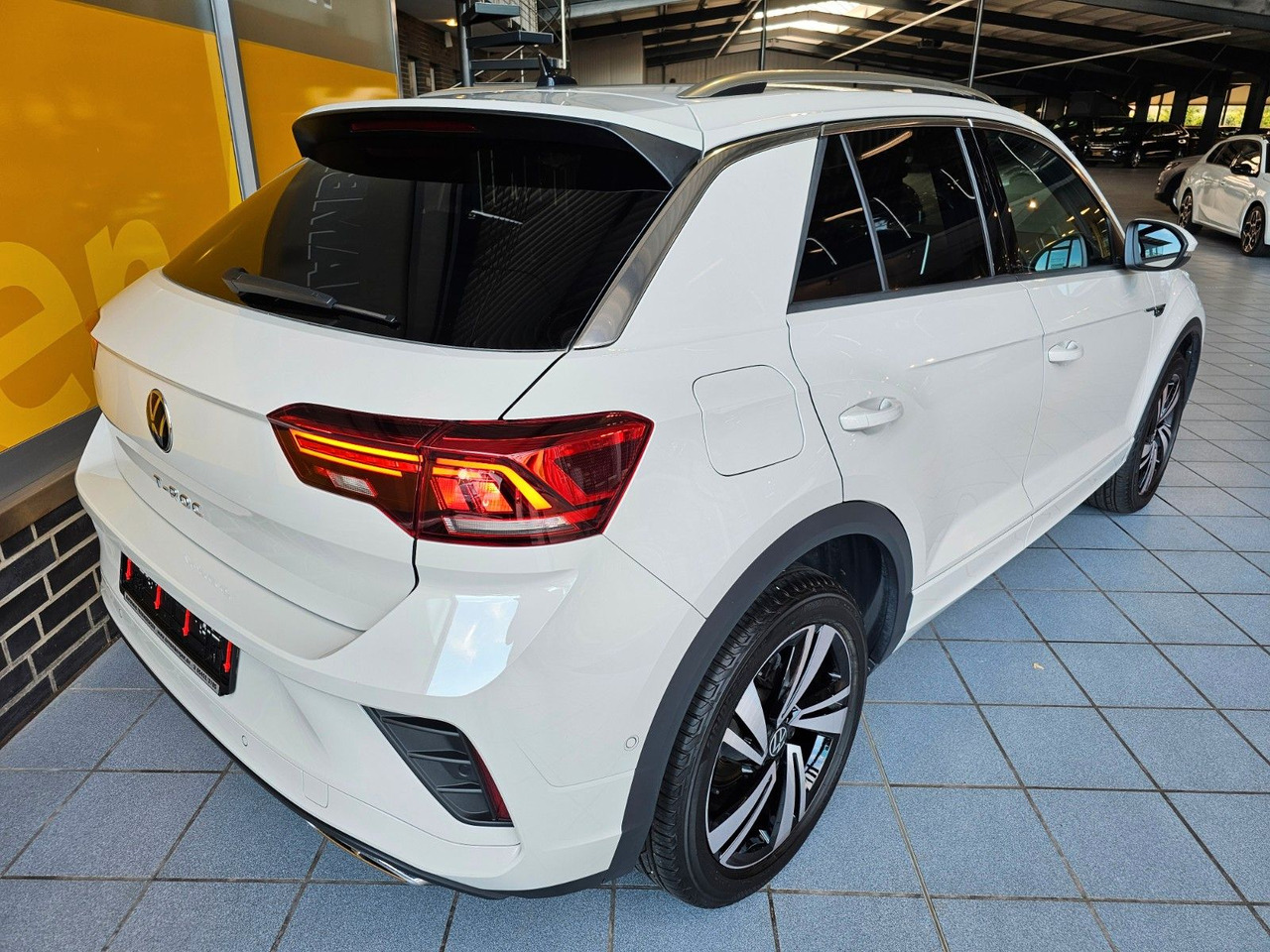 Volkswagen T-Roc R-Line eHeckklappe SHZ LED - Внедорожник: фото 4 Volkswagen T-Roc R-Line eHeckklappe SHZ LED - Внедорожник: фото 4