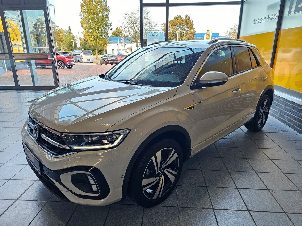 Volkswagen T-Roc R-Line eHeckklappe SHZ LED - Внедорожник: фото 2 Volkswagen T-Roc R-Line eHeckklappe SHZ LED - Внедорожник: фото 2