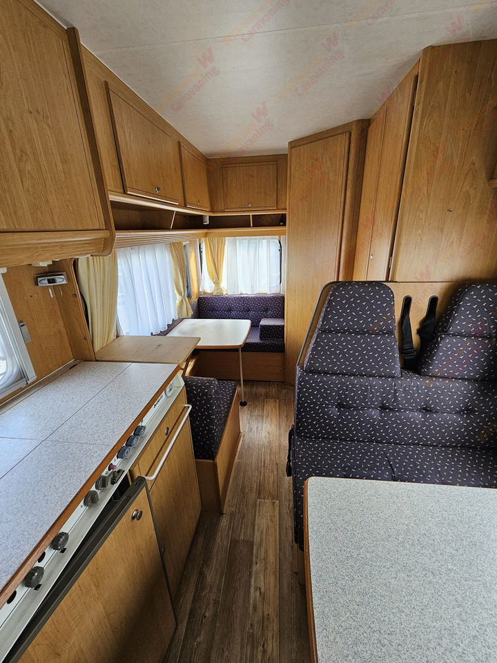 Альковный автодом DethleffsA 5820 6 Personen Zulassung: фото 6