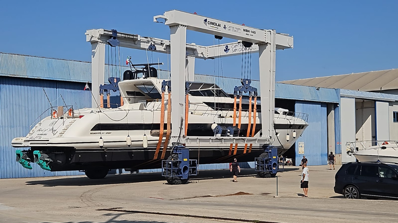 Mangusta 107 Sport 107 Sport (Overmarine) - Другая техника: фото 3 Mangusta 107 Sport 107 Sport (Overmarine) - Другая техника: фото 3