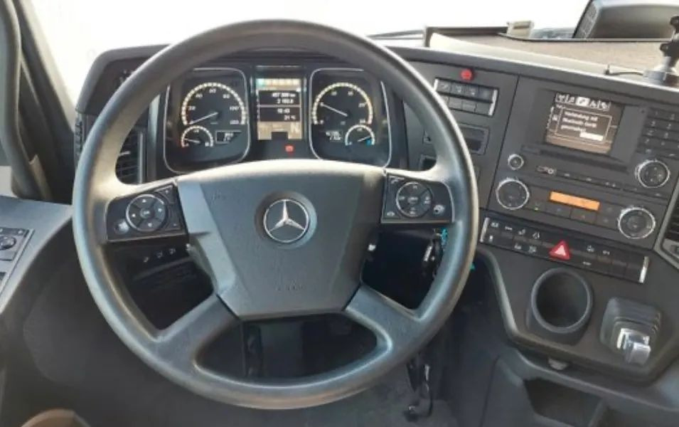 Mercedes-Benz ACTROS 2542 - Грузовик с закрытым кузовом: фото 4 Mercedes-Benz ACTROS 2542 - Грузовик с закрытым кузовом: фото 4