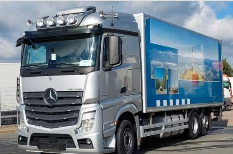 Mercedes-Benz ACTROS 2542 - Грузовик с закрытым кузовом: фото 1 Mercedes-Benz ACTROS 2542 - Грузовик с закрытым кузовом: фото 1