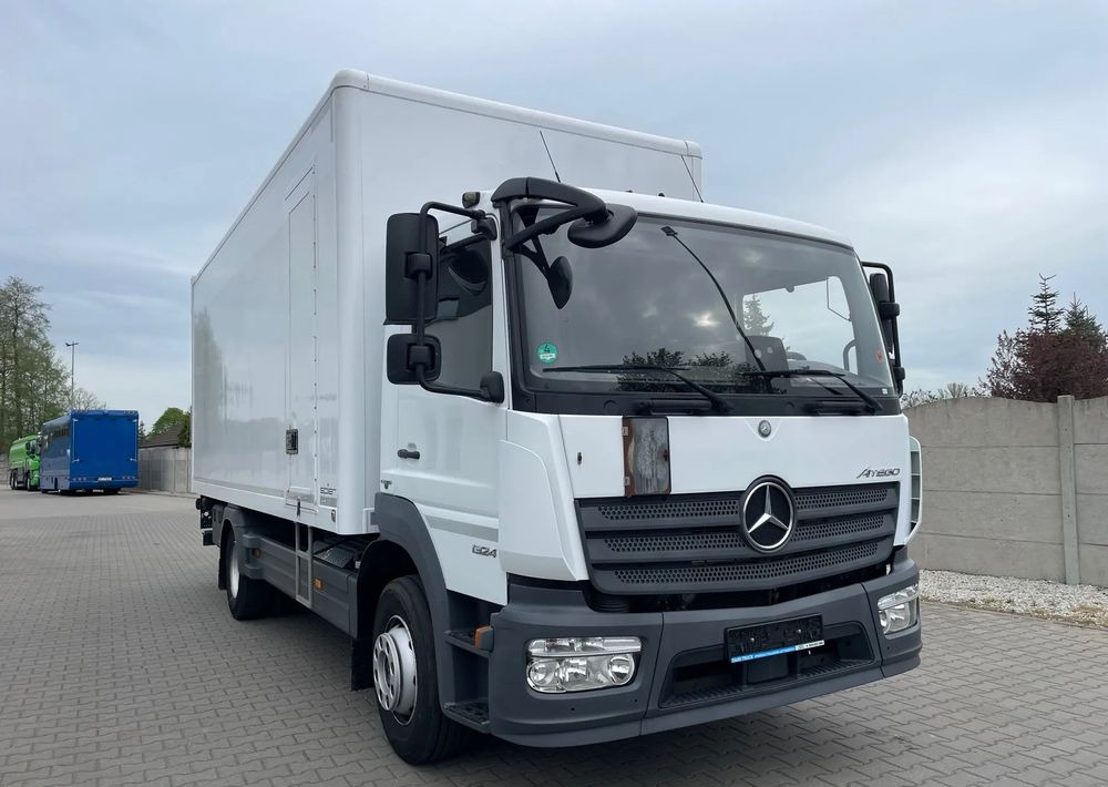 Mercedes-Benz ATEGO 1324/ Ładownośc 7,5 tony/ kontener 6,2m! - Тягач: фото 4 Mercedes-Benz ATEGO 1324/ Ładownośc 7,5 tony/ kontener 6,2m! - Тягач: фото 4