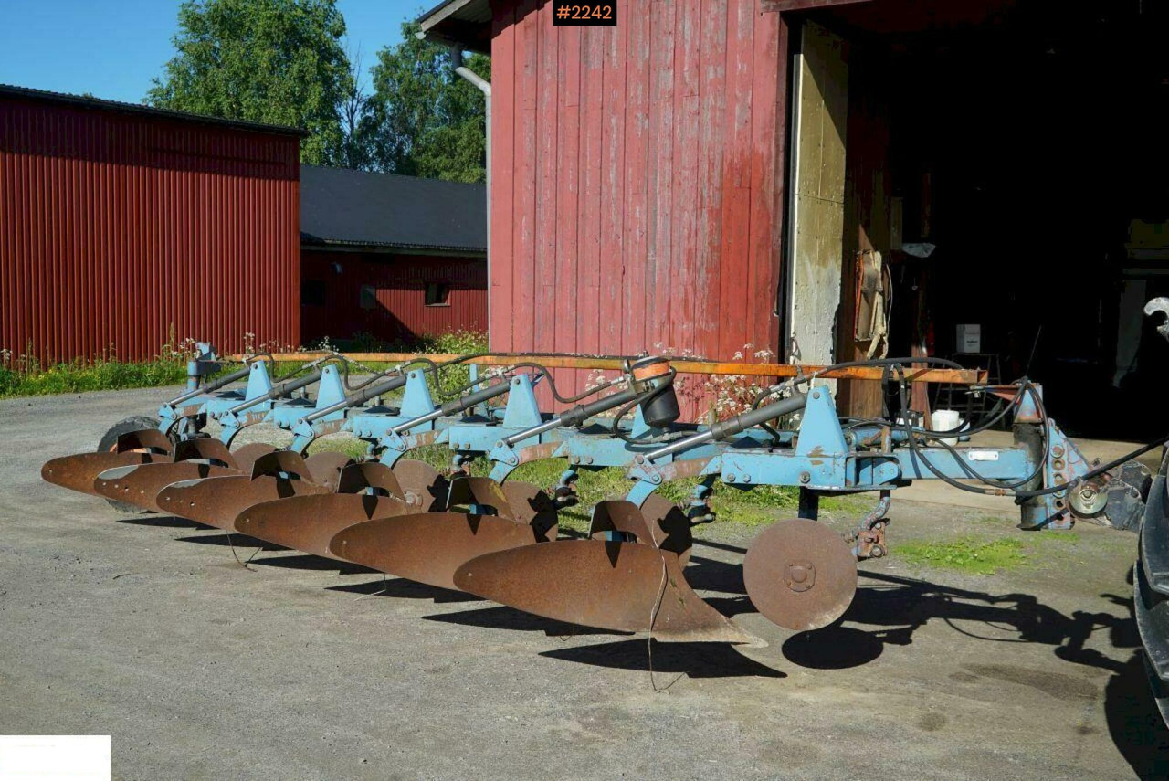 6-bladed plow Överum - Техника для обработки почвы: фото 1 6-bladed plow Överum - Техника для обработки почвы: фото 1