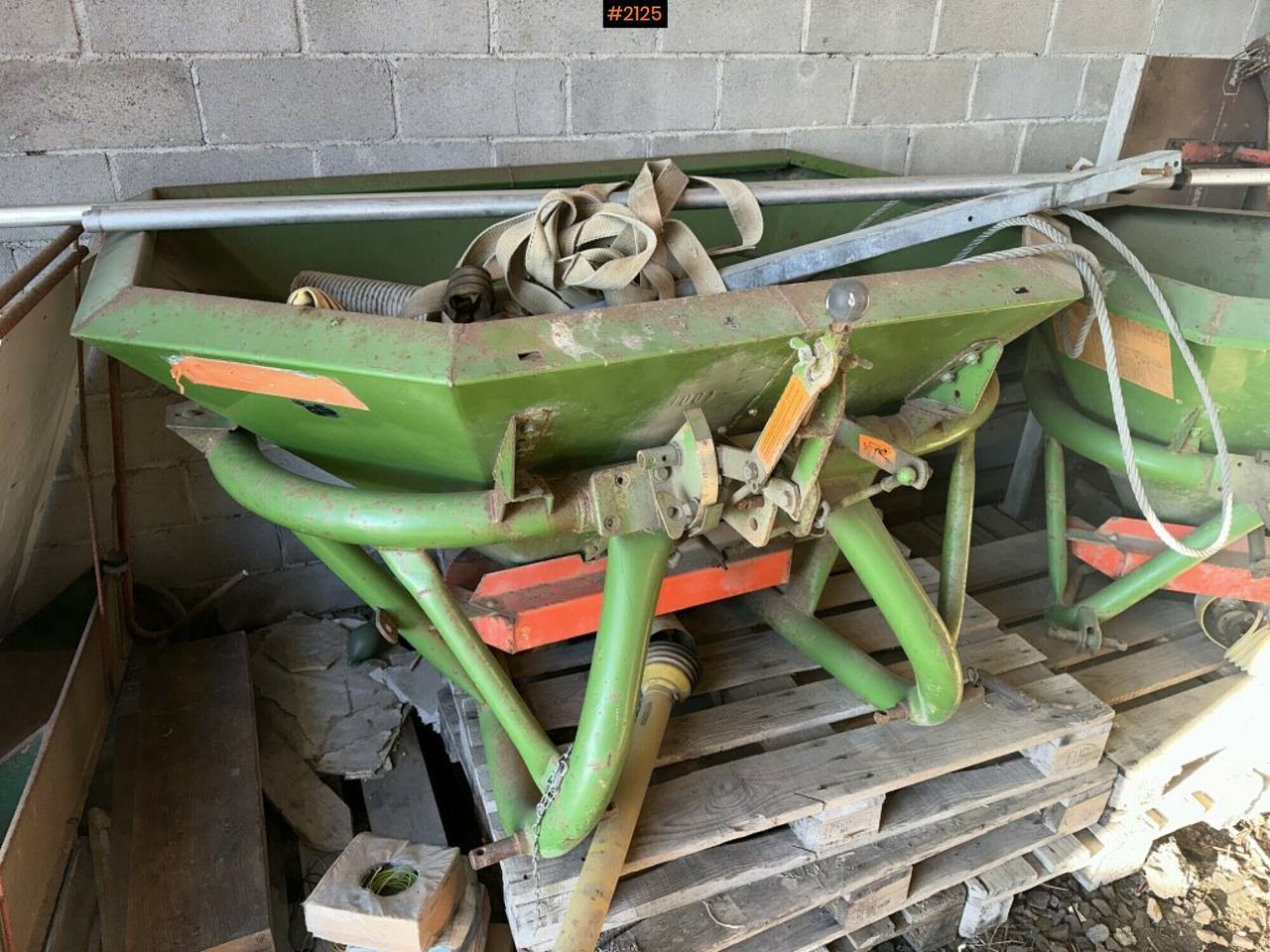 Fertilizer spreader - Разбрасыватель удобрений: фото 1 Fertilizer spreader - Разбрасыватель удобрений: фото 1