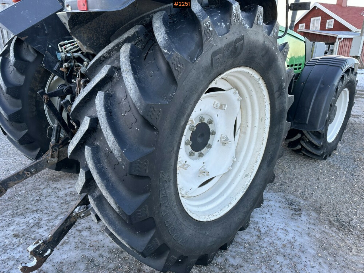 Трактор Valtra X110 waiststeering tractor with twintrac: фото 11