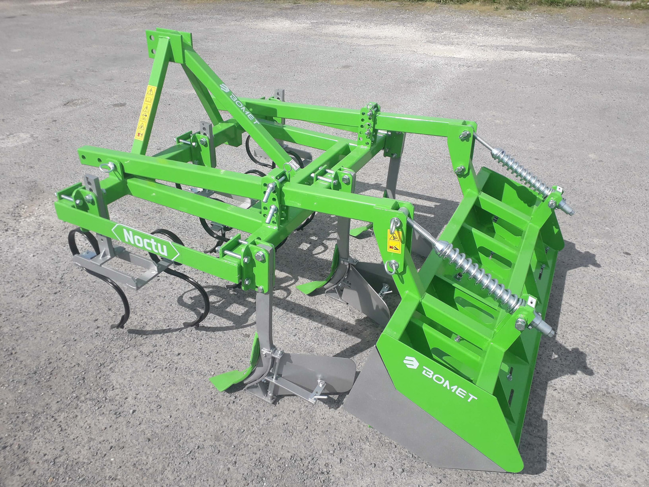BOMET Butteuse avec cape arrière fixe 2 rangs NOCTU - Техника для обработки почвы: фото 1 BOMET Butteuse avec cape arrière fixe 2 rangs NOCTU - Техника для обработки почвы: фото 1