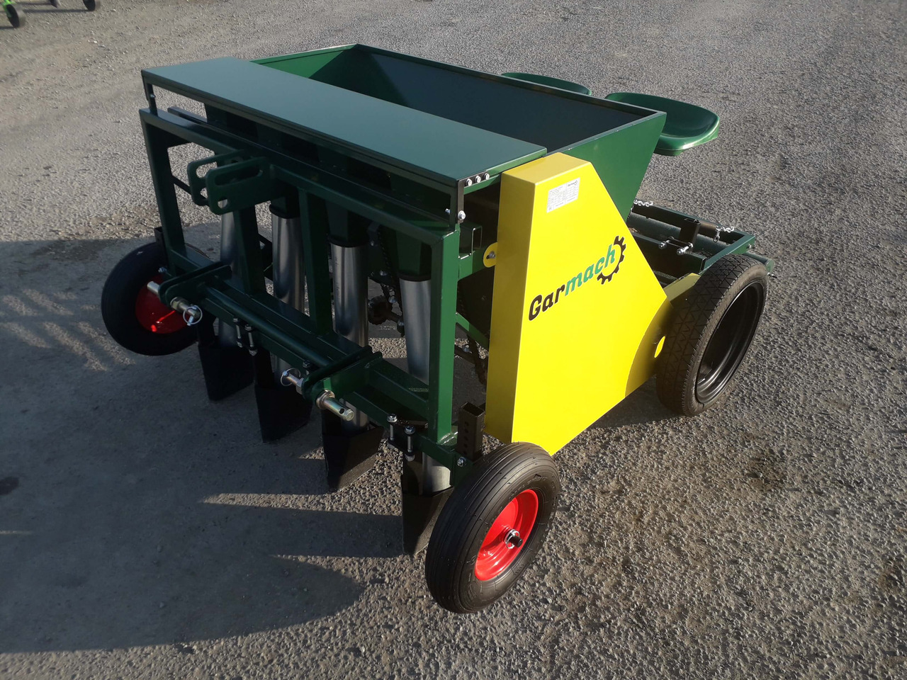 GARMACH Planteuse Ail-Oignon-Echalote AGP 4 R - Картофелесажалка: фото 2 GARMACH Planteuse Ail-Oignon-Echalote AGP 4 R - Картофелесажалка: фото 2