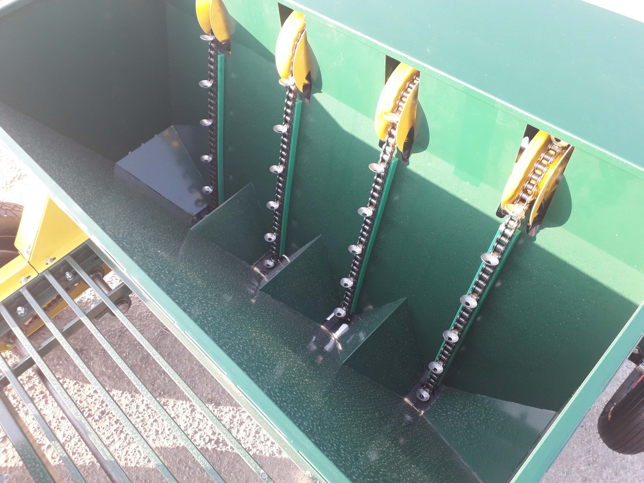 GARMACH Planteuse Ail-Oignon-Echalote AGP 4 R - Картофелесажалка: фото 4 GARMACH Planteuse Ail-Oignon-Echalote AGP 4 R - Картофелесажалка: фото 4