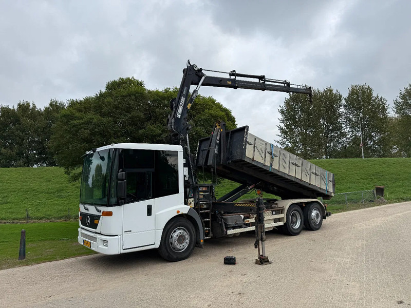 Mercedes-Benz Econic Hiab 220 Hooklift 6x2 - Автоманипулятор: фото 1 Mercedes-Benz Econic Hiab 220 Hooklift 6x2 - Автоманипулятор: фото 1