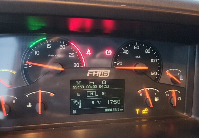Тягач Volvo FH16 600 8x4: фото 18