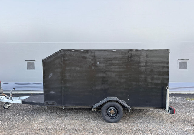 Umpiperäkärry - Прицеп для легкового автомобиля: фото 2 Umpiperäkärry - Прицеп для легкового автомобиля: фото 2