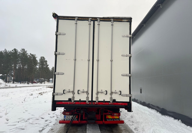 VolvoFH13 500 6x2 - Грузовик с закрытым кузовом: фото 4 VolvoFH13 500 6x2 - Грузовик с закрытым кузовом: фото 4