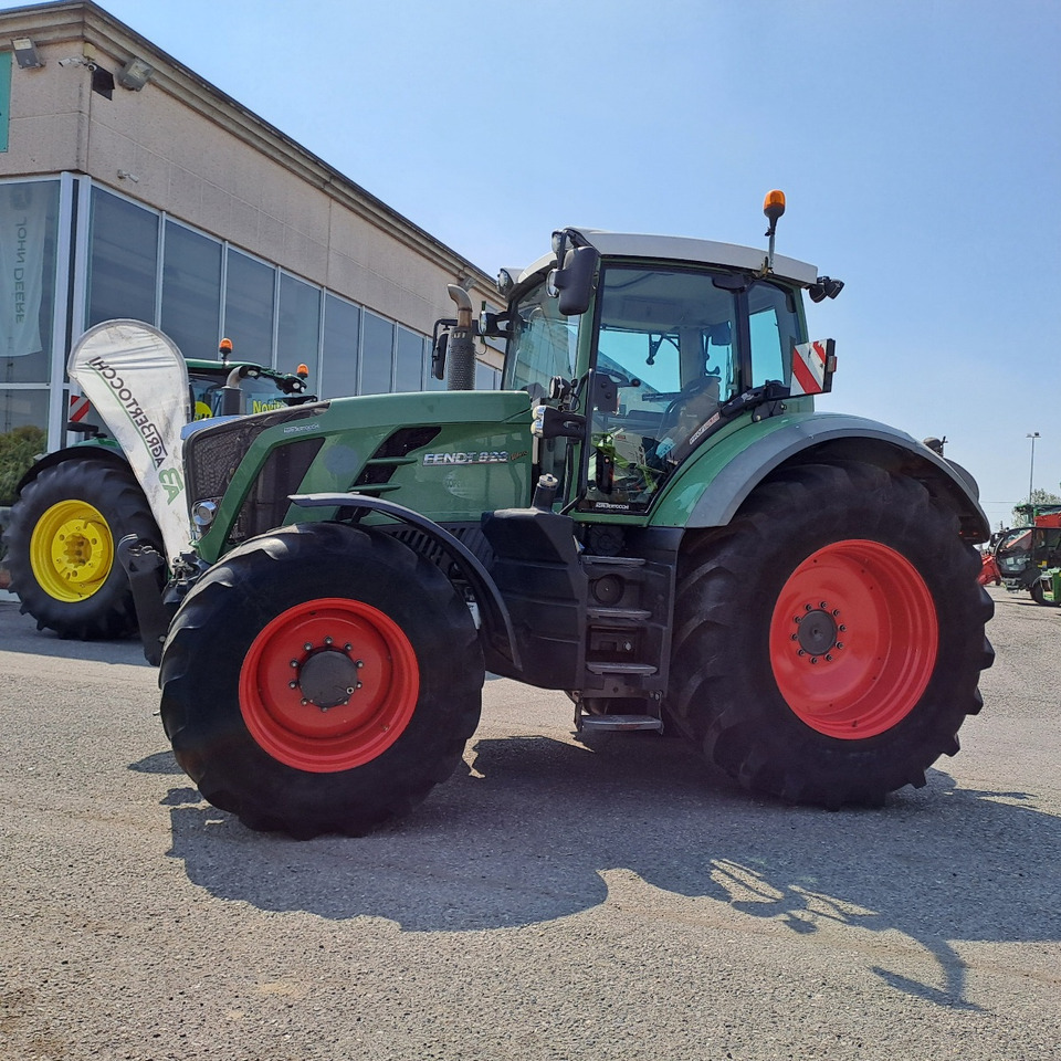 FENDT 828 VARIO PROFI PLUS - Трактор: фото 1 FENDT 828 VARIO PROFI PLUS - Трактор: фото 1