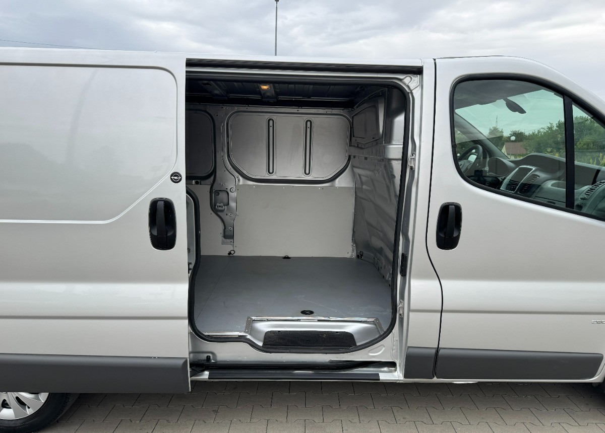 Цельнометаллический фургон Opel Vivaro 2.0 DCI 115KM 2013 Rok SERWISOWANY Bezwypadkowy Super Stan: фото 6 Цельнометаллический фургон Opel Vivaro 2.0 DCI 115KM 2013 Rok SERWISOWANY Bezwypadkowy Super Stan: фото 6