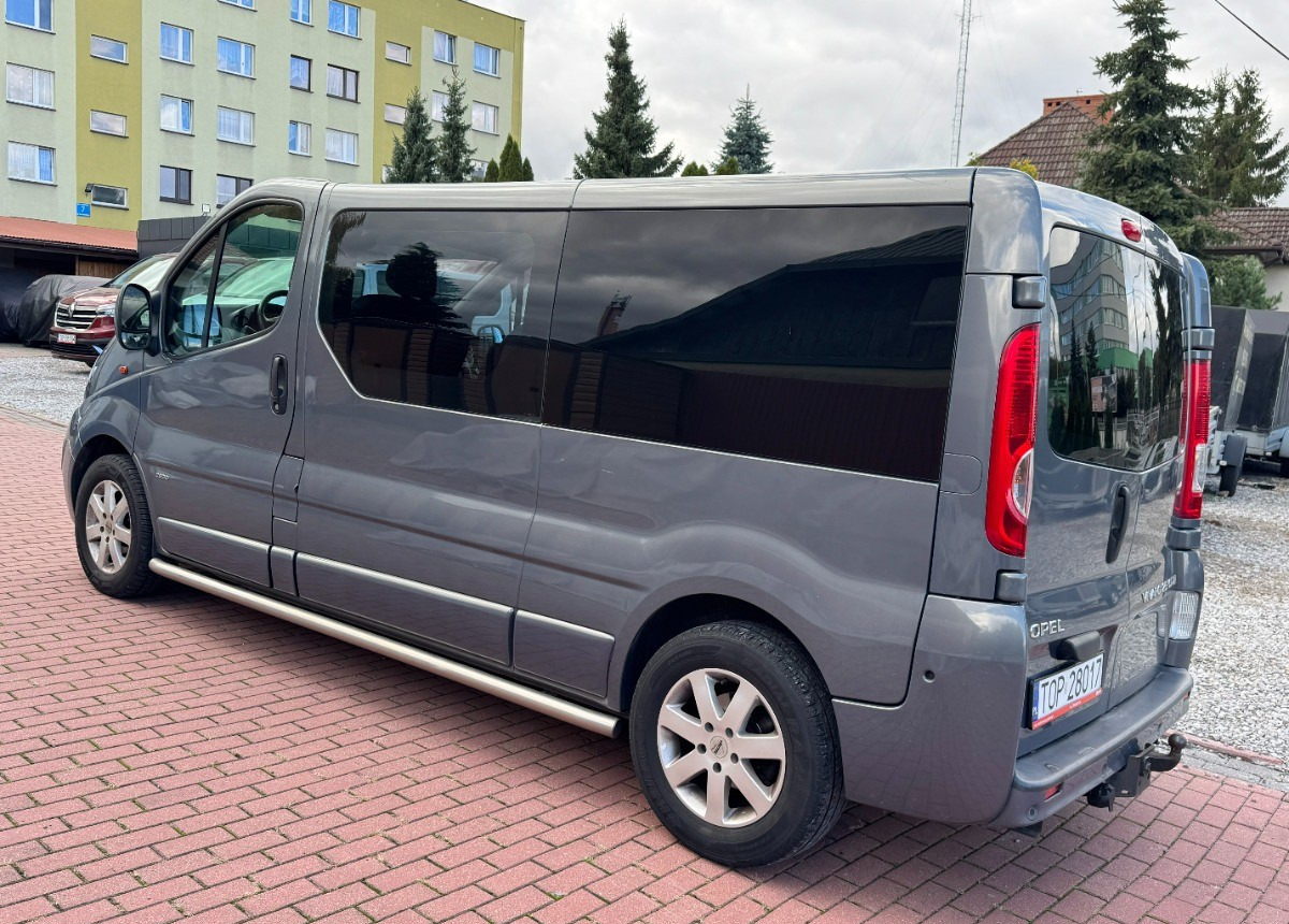 Opel Vivaro LONG 2.5 150KM Brygadówka Brygada Bezwypadkowy Super Stan FV23 - Грузопассажирский фургон: фото 4 Opel Vivaro LONG 2.5 150KM Brygadówka Brygada Bezwypadkowy Super Stan FV23 - Грузопассажирский фургон: фото 4