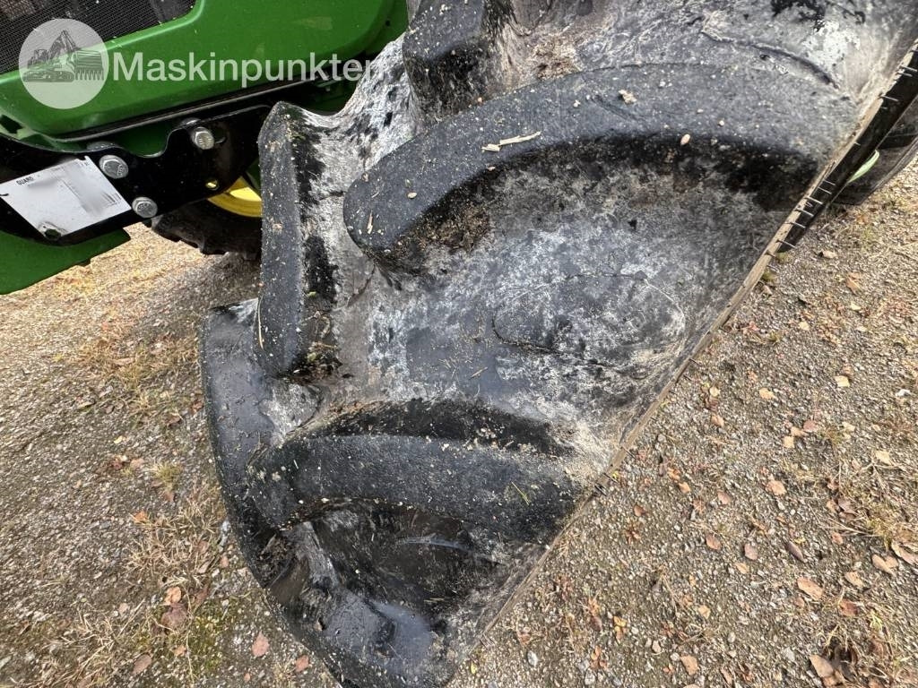 Трактор John Deere 5075 E: фото 7
