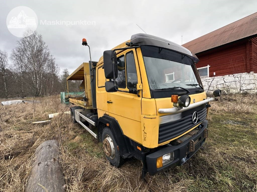 Mercedes-Benz 1117 L - Крюковой мультилифт: фото 4 Mercedes-Benz 1117 L - Крюковой мультилифт: фото 4