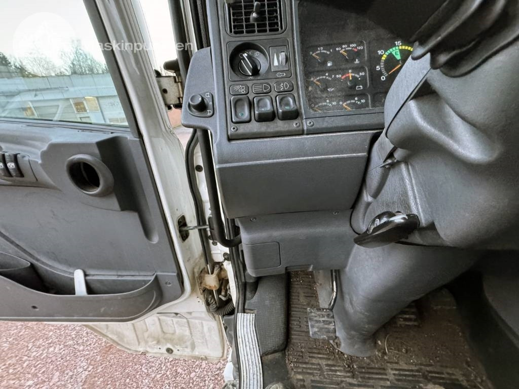 Грузовик с закрытым кузовом Scania R 114: фото 41