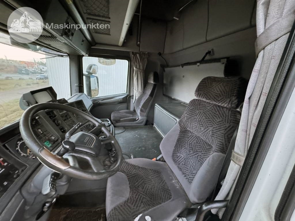 Грузовик с закрытым кузовом Scania R 114: фото 38