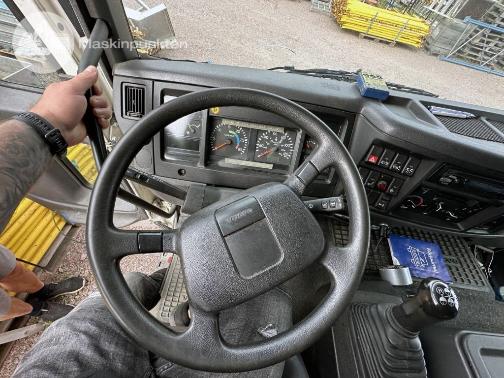 Грузовик с закрытым кузовом Volvo FL 6: фото 38