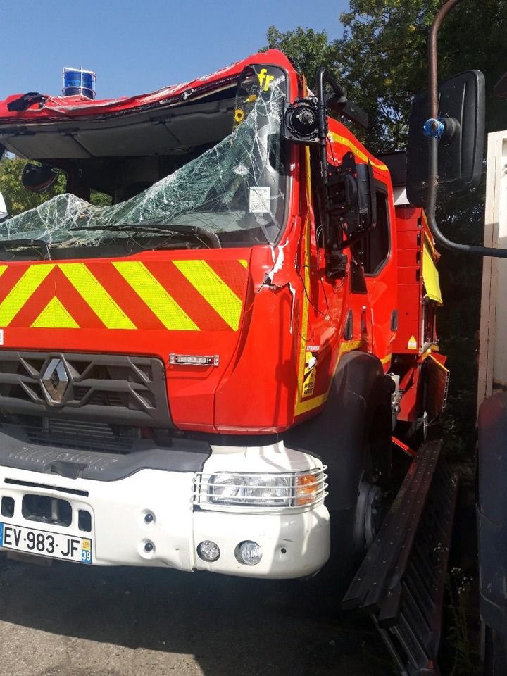 RENAULT D 4X4 TOUT-TERRAIN INCENDIE - Пожарная машина: фото 1 RENAULT D 4X4 TOUT-TERRAIN INCENDIE - Пожарная машина: фото 1