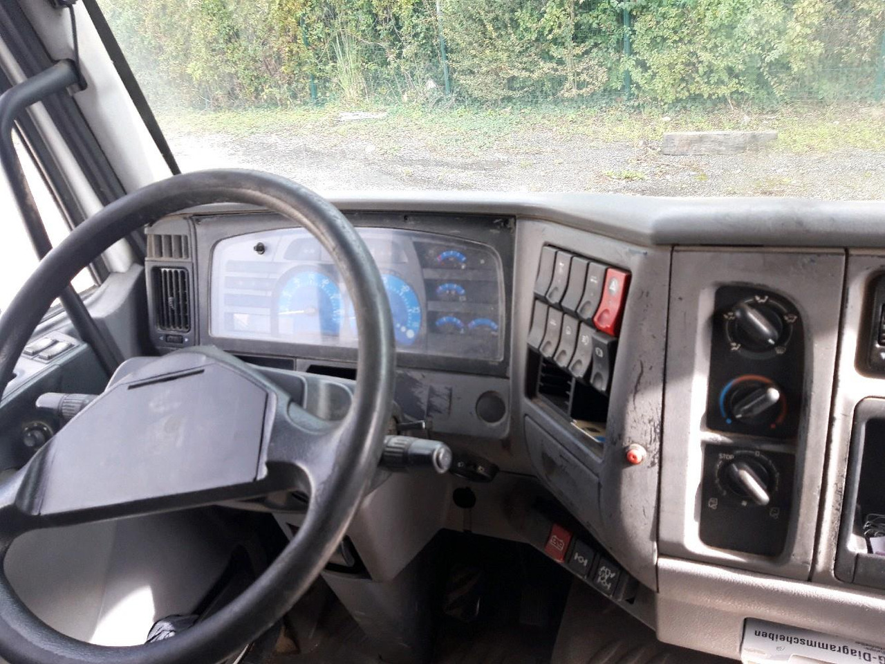 Грузовик-цистерна RENAULT MIDLUM CITERNE 7500: фото 11