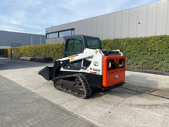 Bobcat T 450 - Мини-погрузчик с бортовым поворотом: фото 1 Bobcat T 450 - Мини-погрузчик с бортовым поворотом: фото 1