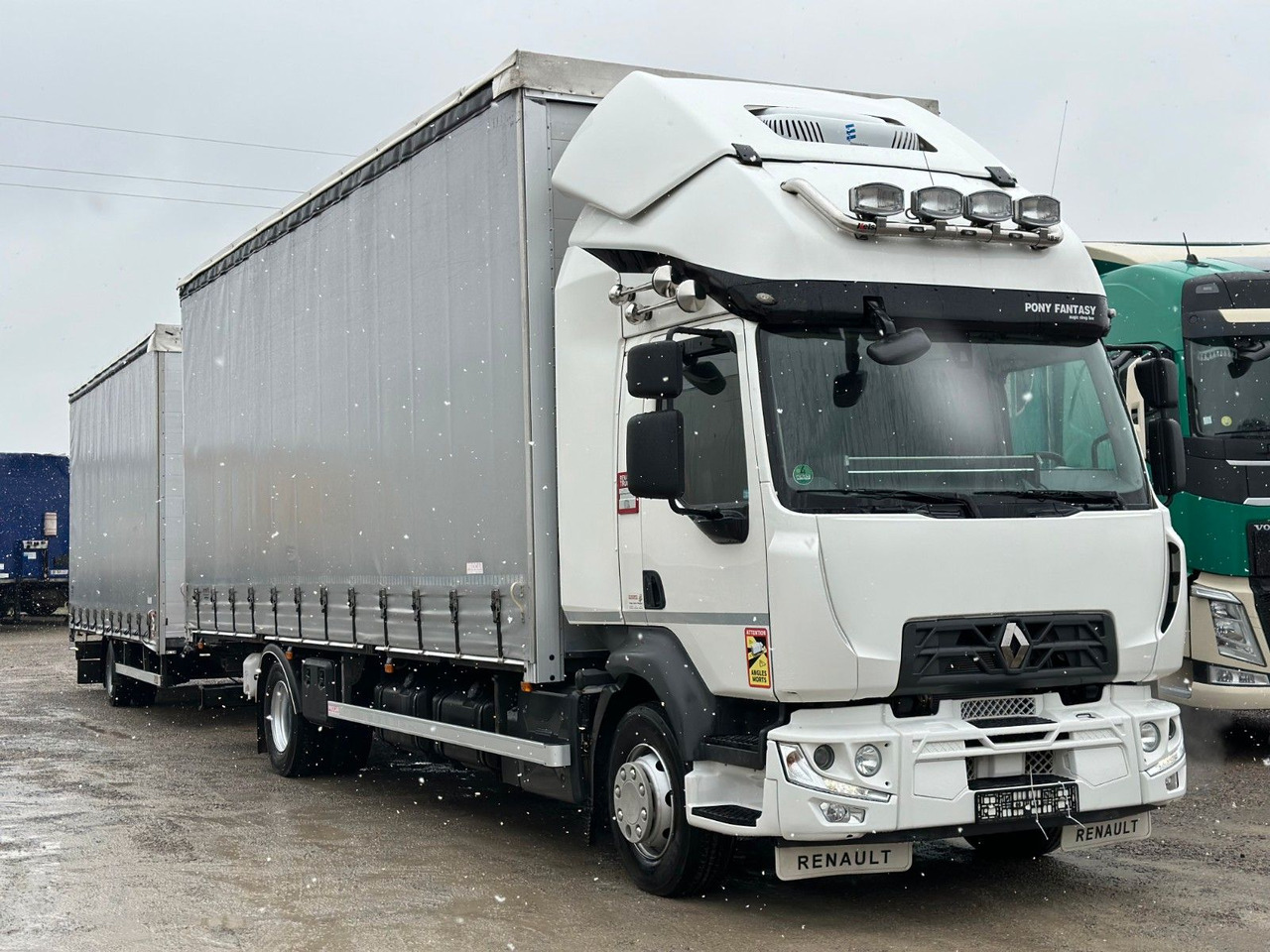 Renault D14 MANUAL AIR CONDITIONIG - Тентованный грузовик: фото 3 Renault D14 MANUAL AIR CONDITIONIG - Тентованный грузовик: фото 3
