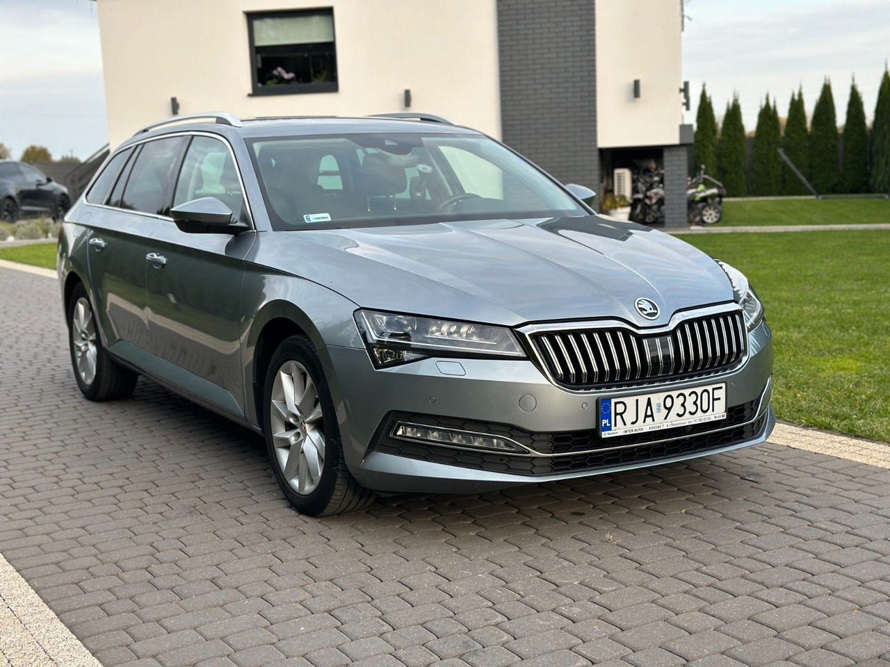 Skoda Superb 2.0 TDI SCR 147kW DSG STYLE COMBI - Легковой автомобиль: фото 3 Skoda Superb 2.0 TDI SCR 147kW DSG STYLE COMBI - Легковой автомобиль: фото 3
